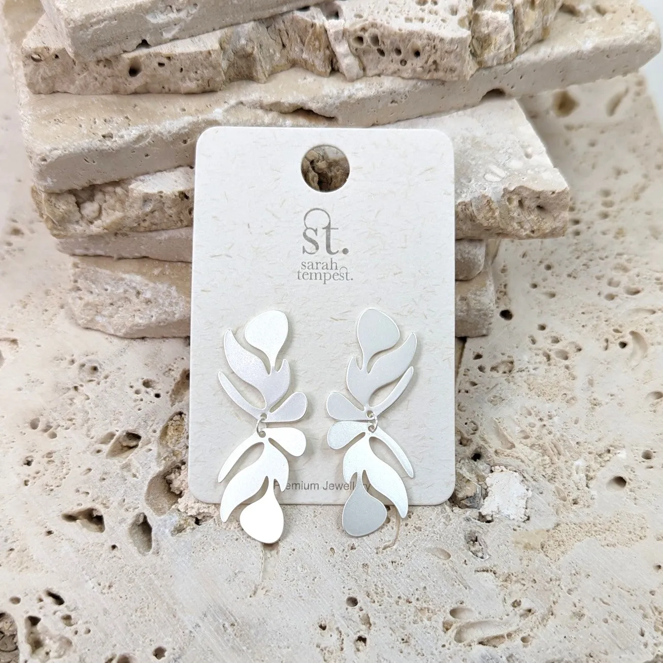 Hinged leaf motif earrings